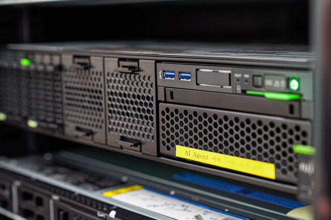 서울 구로구가 코로나19 관련 정보를 음성 로봇이 안내하는 ‘인공지능(AI) 콜센터’를 운영한다. 사진은 AI 콜센터 서버의 모습. 구로구 제공 