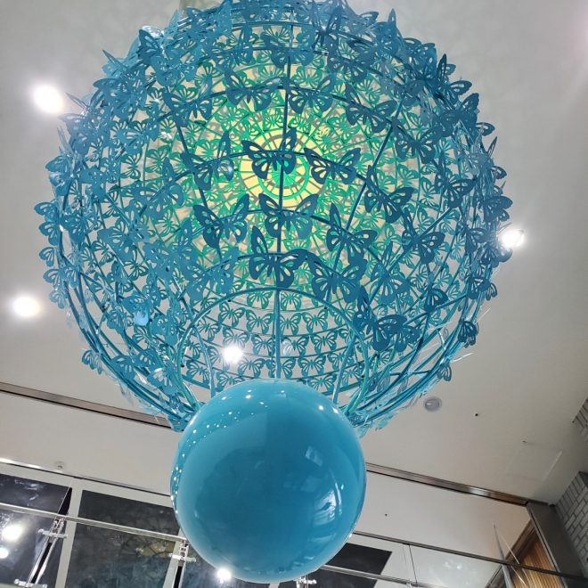 아래서 올려다 본 꿈의 비행