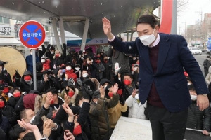 윤석열 “기득권 박살 낼 것… 돈 많이 드는 與공약, 국민 허리 휜다”