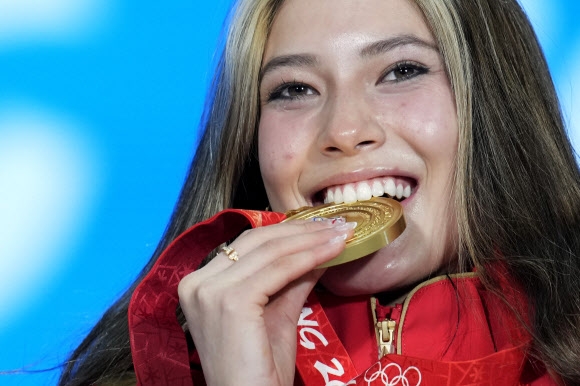 2022 베이징동계올림픽 스키 프리스타일 여자 빅 에어에서 금메달을 딴 구아이링. 베이징 AP 연합뉴스