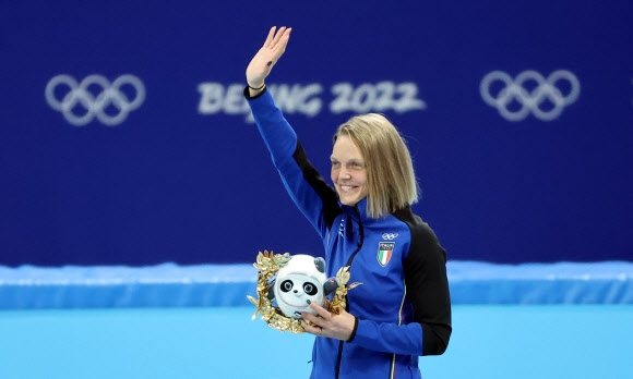 500m 금메달 시상식에서 활짝 웃는 폰타나. 베이징 연합뉴스