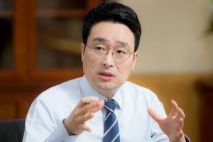 [단독] 이헌욱, 규정 어기고 단독 숙소 사용… GH, 관리지침 2차례나 바꿔 도왔다