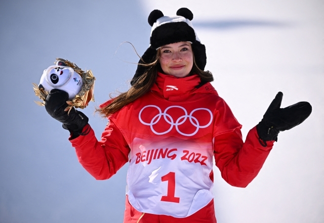 중국 국적으로 이번 2022 베이징 동계올림픽에 참가한 에일린 구가 올림픽이 끝나자 미국에 갈 것이라고 밝혔다. 연합뉴스