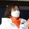 유일하게 뛰는 ‘후보 부인’ 김미경, 안철수 도와 전투력 발휘