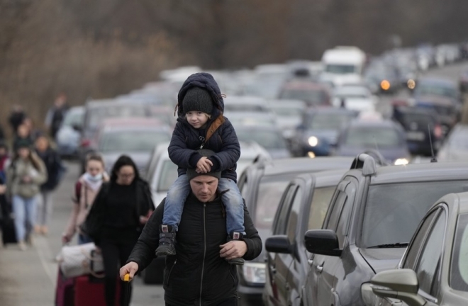 인접국 몰도바로 탈출하는 우크라이나 피란민들