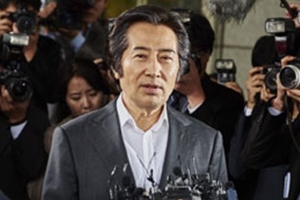 법원, ‘백윤식 전 연인 책 출판 금지‘ 가처분 일부 인용…“사생활 삭제해야”