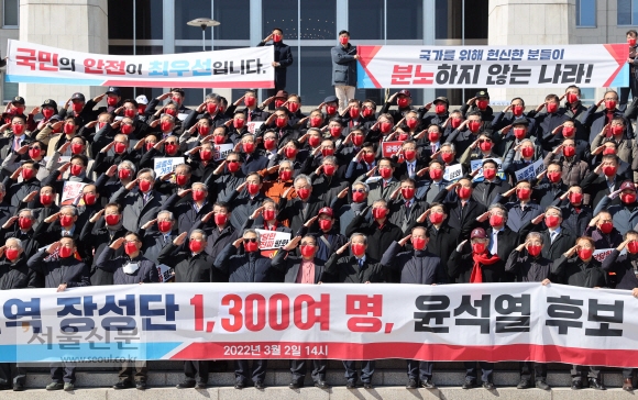 예비역 ‘엇갈린 표심’