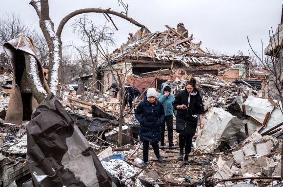 2일(현지시간) 우크라니아 지토미르의 주택이 러시아군의 포격으로 파괴된 모습. 로이터 연합뉴스
