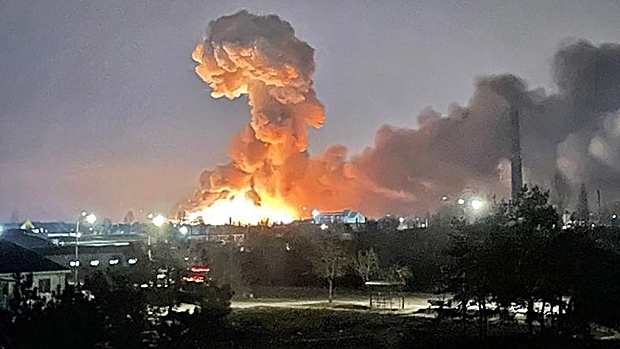 러시아의 침공으로 불기둥이 치솟고 있는 우크라이나 수도 키이우(키예프)의 모습. 트위터