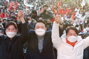 “윤석열, 윤석열, 윤석열”… 安, 이준석 손잡고 ‘원팀 퍼포먼스’