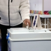 “천장에 구멍, 카메라 아냐?” 욕하고, 찢고...대선 투표소 소동