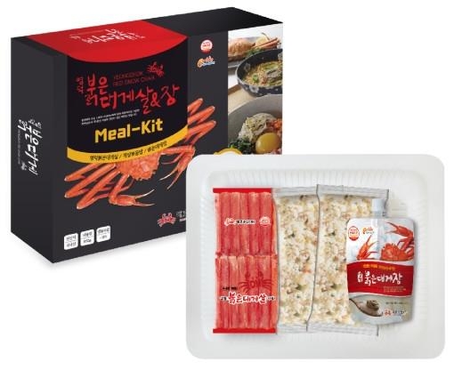 영덕대게살 볶음밥·영덕대게라면 밀키트 시제품.  영덕군 제공