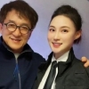 67세 성룡, 女승무원에 “연락처 좀…” 스킨십까지