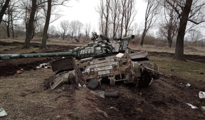 파괴된 러시아 전차. 우크라이나 국방부 제공