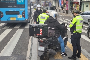 부산 경찰, 오토바이 법규 위반 집중 단속... 소음· 불법구조 변경 등