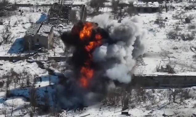 우크라이나군, 러 탱크 파괴 영상 공개하며 “게임 오버”