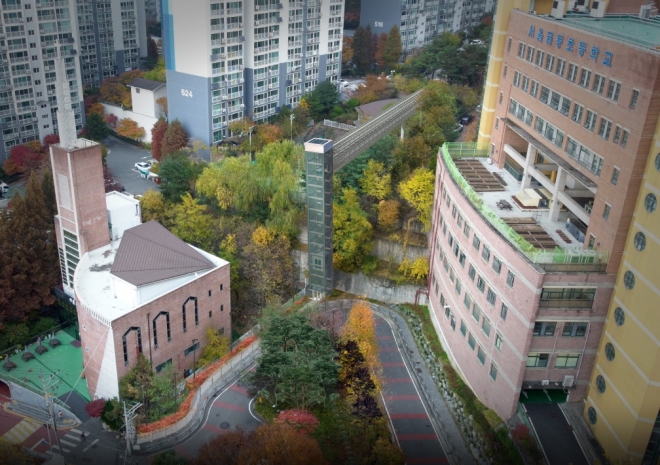 금동초교와 벽산아파트 간 설치될 이동편의시설 조감도. 금천구청 제공