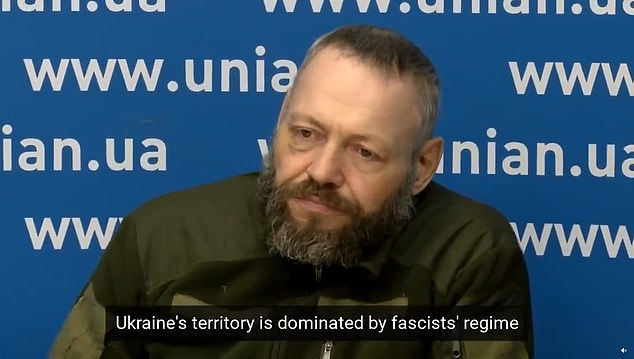영상에서 러시아 지휘관은 “우크라이나의 탈(脫)나치화에 대한 잘못된 신념에 속았다”며 자비를 간청했다.
