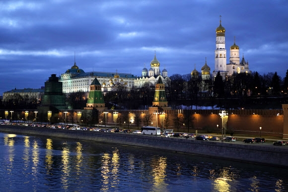 러시아 대통령 집무실이 있는 모스크바 크렘린이 모스크바강 뒤로 보이고 있다. 2022.3.5 모스크바 AP 연합뉴스
