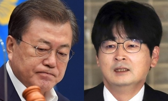 문재인(왼쪽) 대통령과 탁현민 청와대 의전비서관. 서울신문·연합뉴스