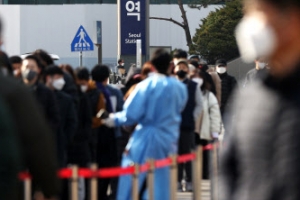 [속보] 당국 “스텔스 오미크론 급증, 유행 정점 지연 가능성”