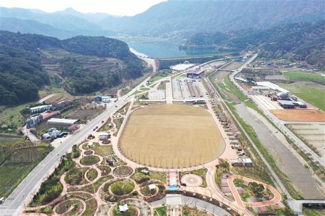 고품격 휴식과 힐링 공간인 용산호 주변에 조성될 낭만모래사장 전경. 정읍시 제공