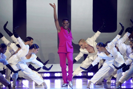 Billy Porter performs during a tribute to Jennifer Lopez at the iHeartRadio Music Awards on Tuesday, March 22, 2022, at the Shrine Auditorium in Los Angeles. (AP Photo/Chris Pizzello) 032222127811/2022-03-23 10:27:29/ <연합뉴스