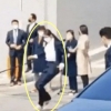 소주병 날아든 돌발상황…‘손번쩍’ 경호원의 순발력