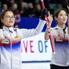 베이징 눈물 씻어낸 ‘팀 킴’ 사상 첫 세계선수권 결승 진출