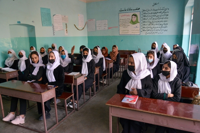 아프간 여학생 등교 재개