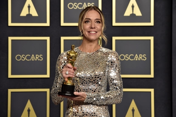 작품상 등 3관왕에 오른 ‘코다’의 션 헤이더 감독. 로스앤젤레스 AP 연합뉴스