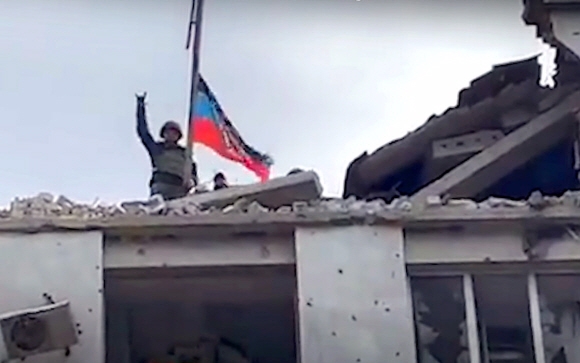 끝내 러시아 깃발 꽂혔다… 마리우폴의 비극