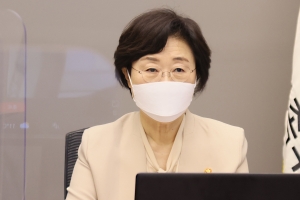 검찰, ‘여가부 대선공약 개발’ 文정부 장·차관 소환조사