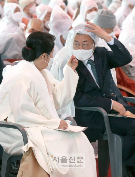 與 “논두렁 시계 같은 망신주기”… 野 “옷값이 국가기밀이냐”