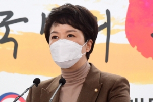 김은혜, 경기지사 후보 확정 후 수원 인계동서 첫 민생행보