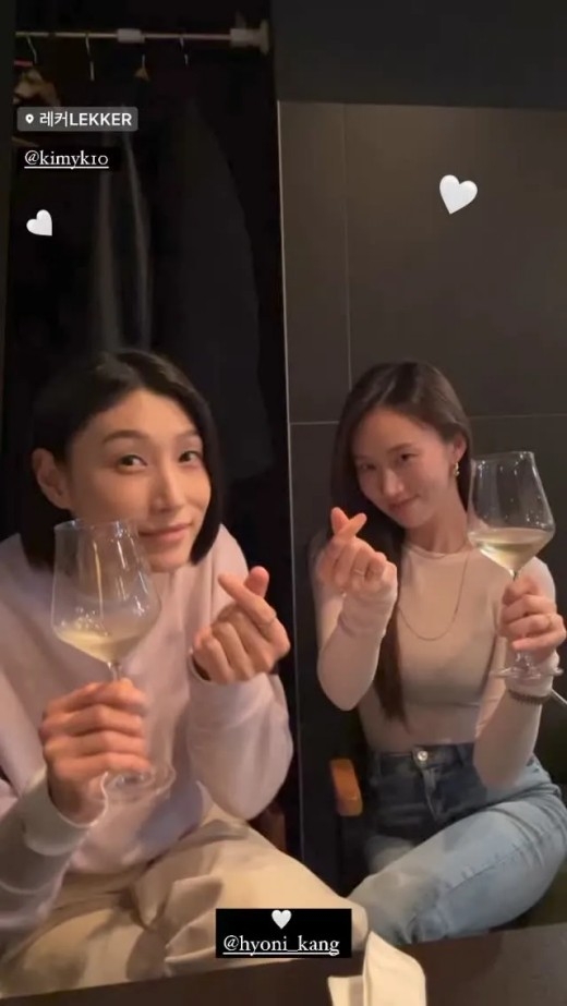 배구선수 김연경이 배우 고성희, 모델 강승현과의 친분을 뽐냈다. SNS 캡처