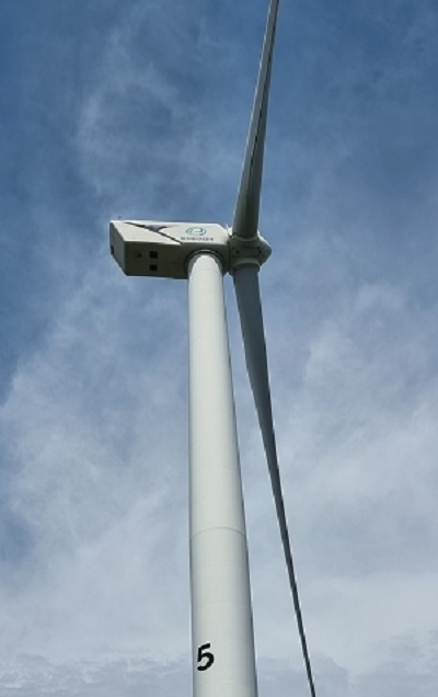 제주에너지공사가 고사리철 길잃음 사고를 예방하기 위해 중산간 지역 풍력발전기에 안심 넘버링(식별번호) 표시했다. 제주에너지공사 제공