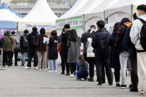 코로나19 신규 감염 2주째 감소… 한국, 5주 연속 세계 최다