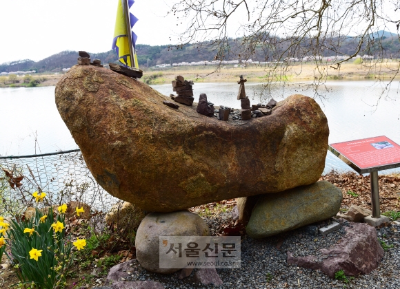 홍의장군 곽재우가 왜구를 막으라고 보냈다는 돌신.