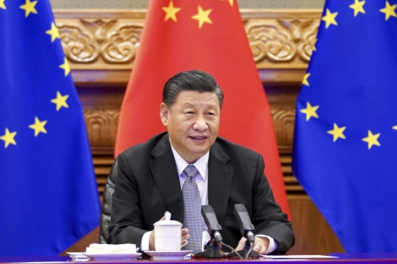 시진핑 중국 국가주석이 2020년 12월 열린 EU-중국 정상회담에서 모두 발언을 하고 있다. AP 연합뉴스