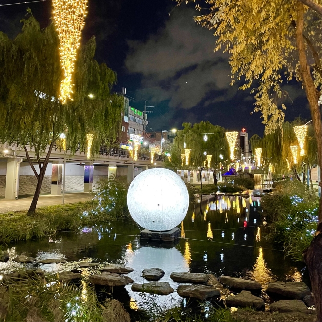 서울 관악구 신림역 인근 별빛내린천에서 진행한 관악별빛축제. 관악구청 제공