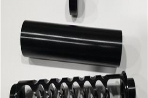 ‘까마귀 더 많이 잡으려고’...총 소음기 밀반입 8명 검거