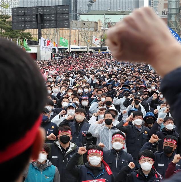 민주노총, 대규모 집회 강행