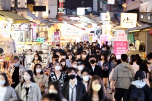 2년 1개월만의 ‘거리두기’ 해제…“일상회복 위한 어려운 도전”