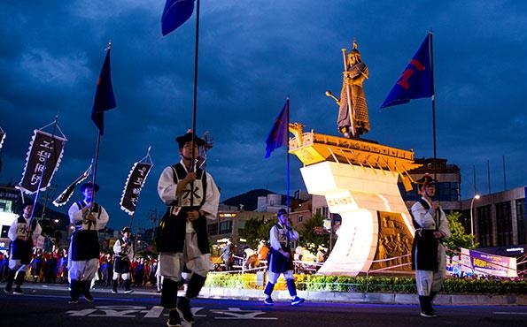 전남 여수의 대표 축제인 여수거북선축제가 오는 7월 29일 여수세계박람회장에서 3년 만에 열린다. 사진은 2019년 축제 때 모습. 여수시 제공