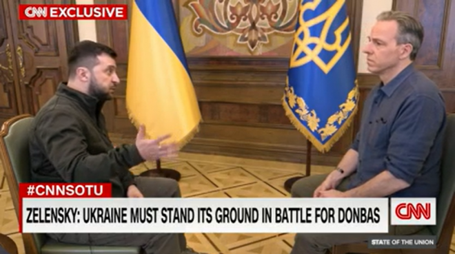 볼로디미르 젤렌스키(왼쪽) 우크라이나 대통령과 제이크 태퍼 CNN 앵커. CNN 홈페이지 캡처