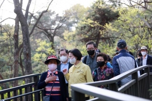 장애물 없는 신정산 둘레길… ‘힐링 명소’ 양천