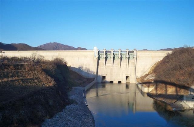 한탄강댐이 건설돼 홍수조절 기능을 한 지 4년이 지났지만 인근 주민들에게 돌아갈 지원금이 지급되지 않고 있다. 연천군 제공
