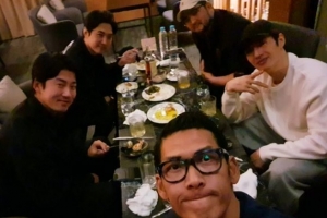 ‘신혼♥’ 윤계상 청첩장모임…god 다 모였다
