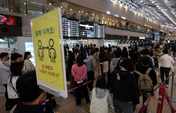 붐비는 김포공항